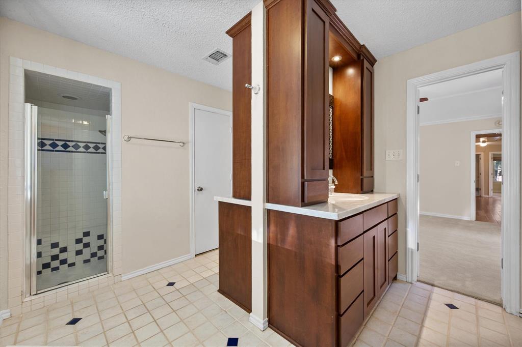 1919 Creek Wood Drive Property Photo 22