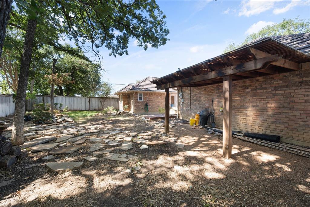 1919 Creek Wood Drive Property Photo 31