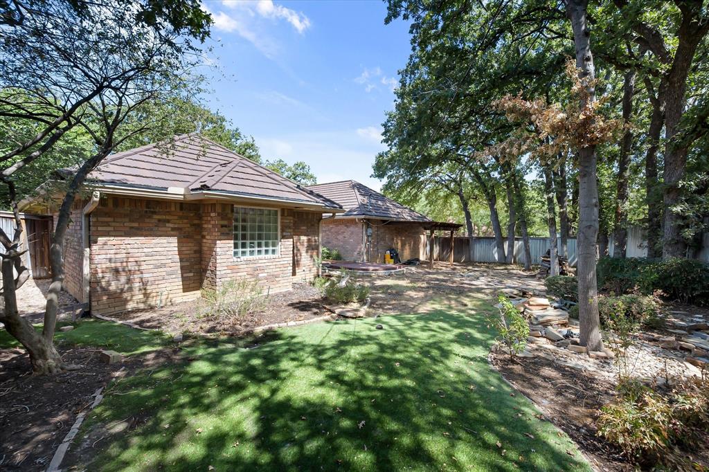 1919 Creek Wood Drive Property Photo 32