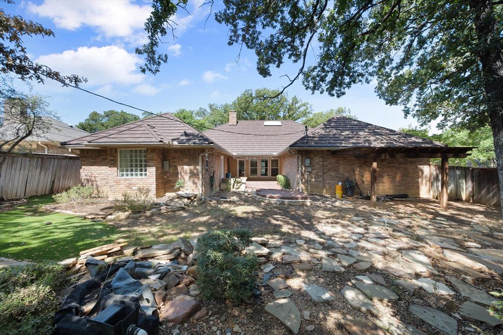 1919 Creek Wood Drive Property Photo 34