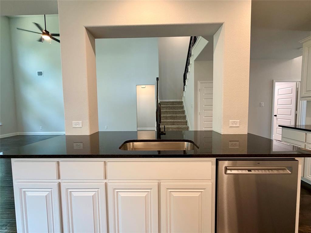 520 Aldred Street Property Photo 12