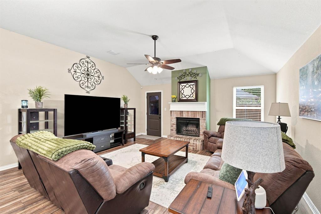 302 Creekside Way Property Photo 9