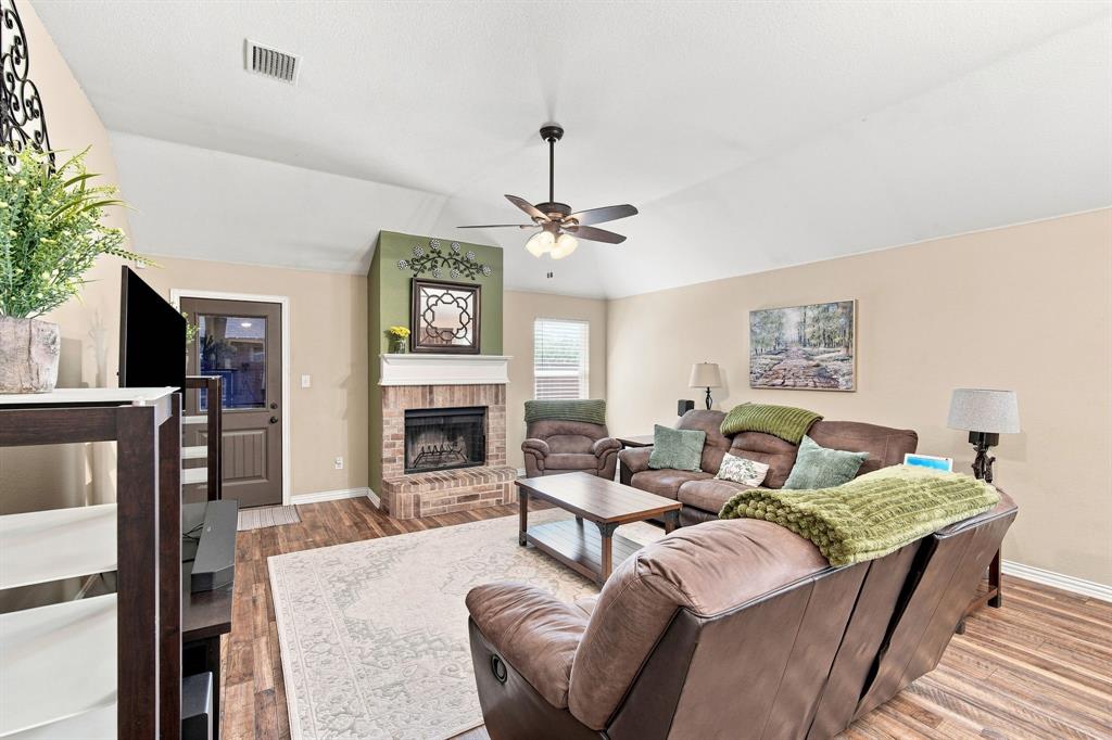 302 Creekside Way Property Photo 10