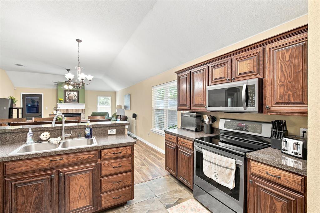 302 Creekside Way Property Photo 13