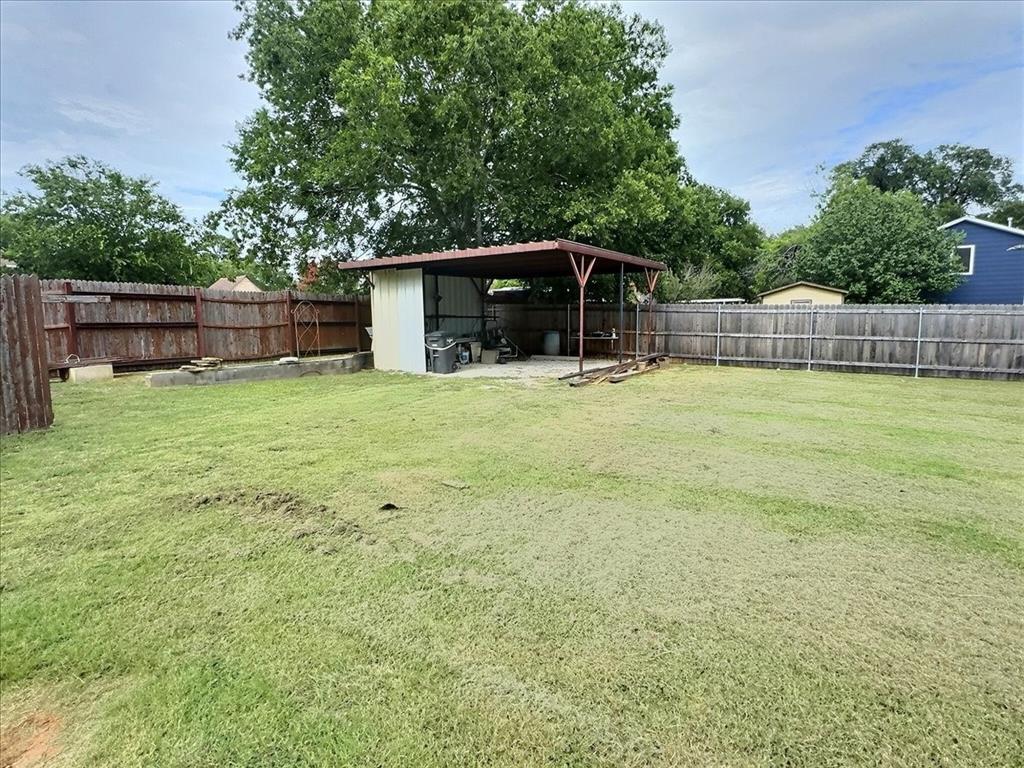 201 E 7th Street Property Photo 5