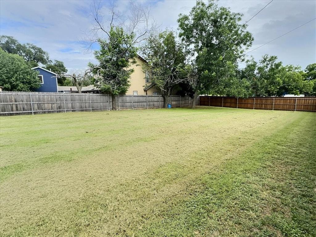 201 E 7th Street Property Photo 6