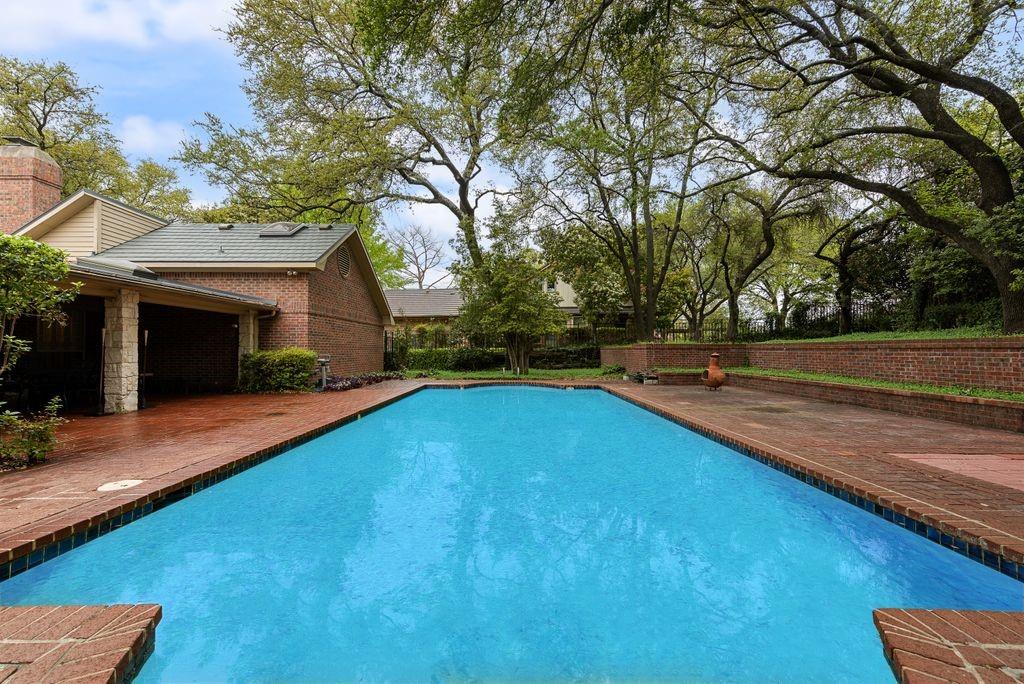 2 Eastshore Road Property Photo 1