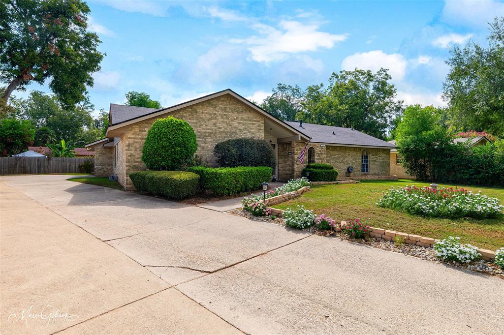 1318 Parkway Circle Property Photo 2