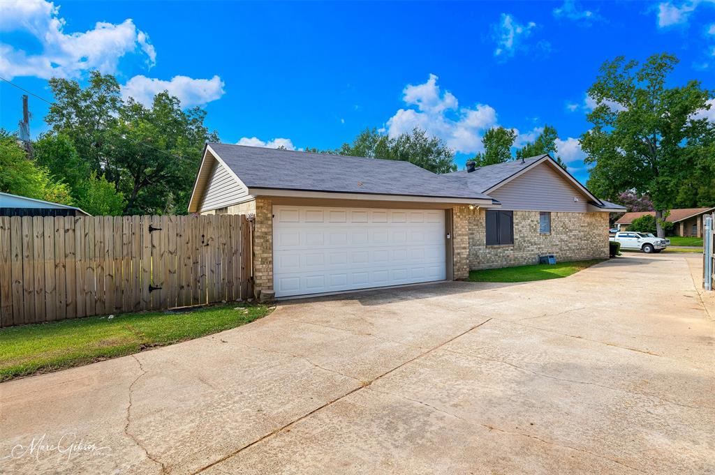 1318 Parkway Circle Property Photo 3