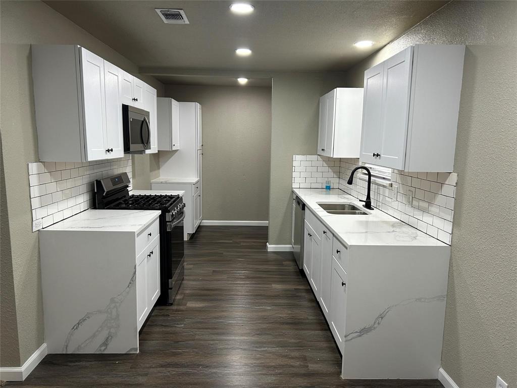 220 N Bernice Drive Property Photo 2