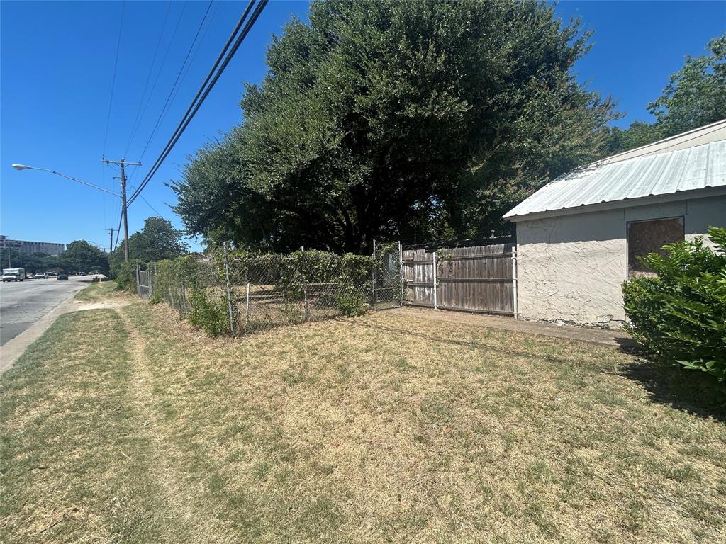 200 N Beach Street Property Photo 6