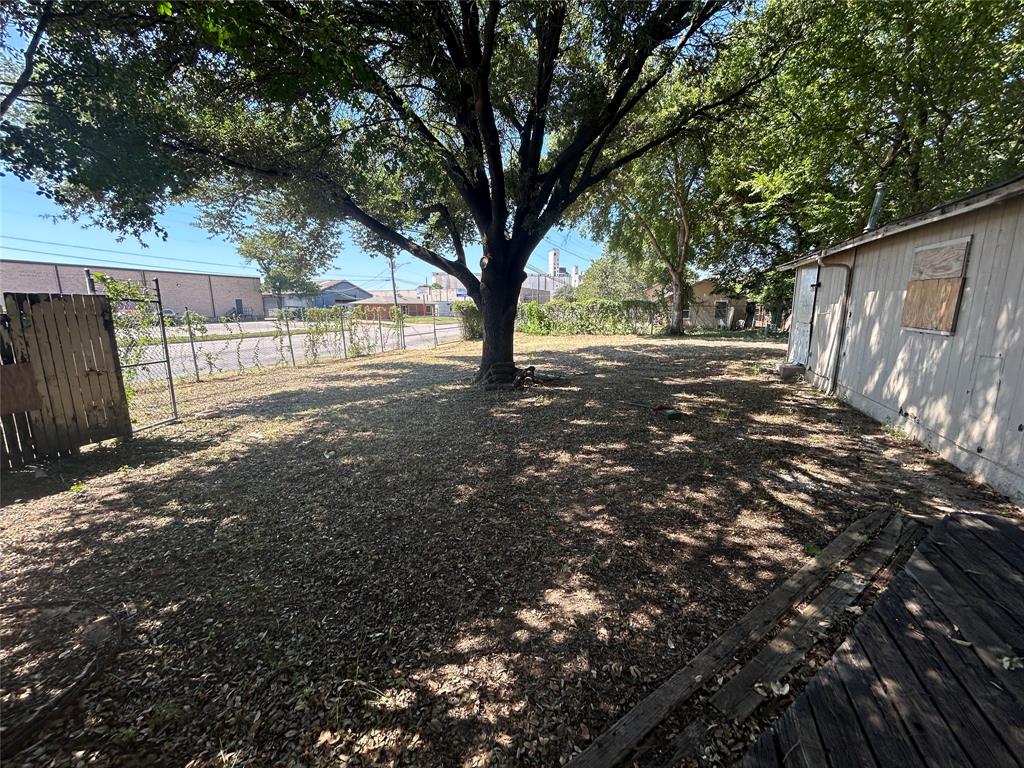 200 N Beach Street Property Photo 8