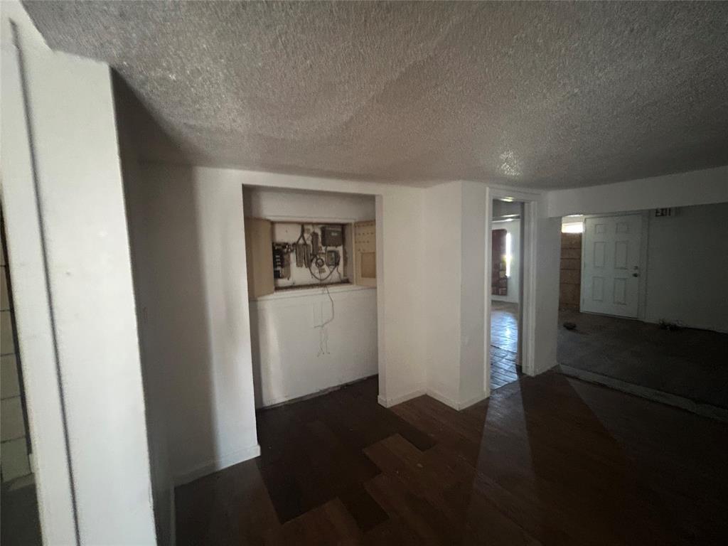 200 N Beach Street Property Photo 14