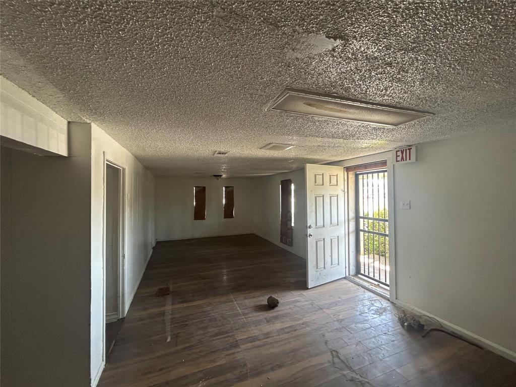 200 N Beach Street Property Photo 17