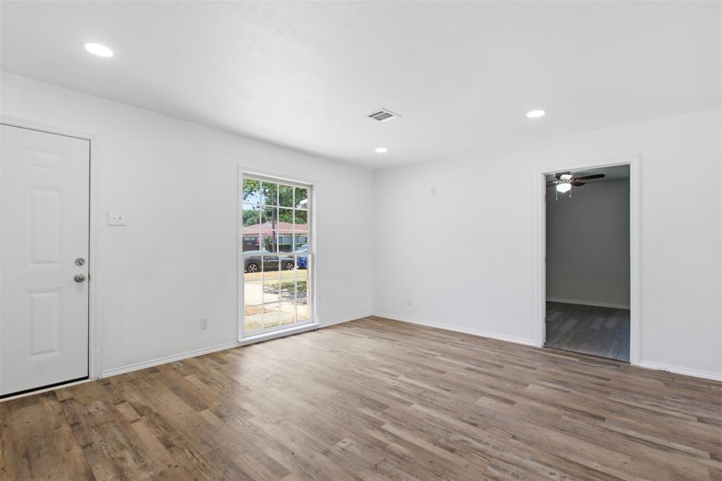 1219 Daisy Lane Property Photo 6