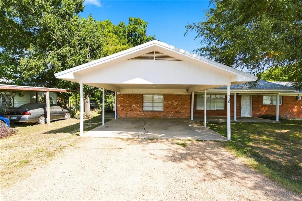 710 E Avenue A Property Photo 3