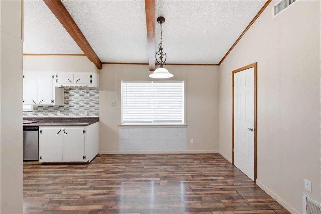 710 E Avenue A Property Photo 6