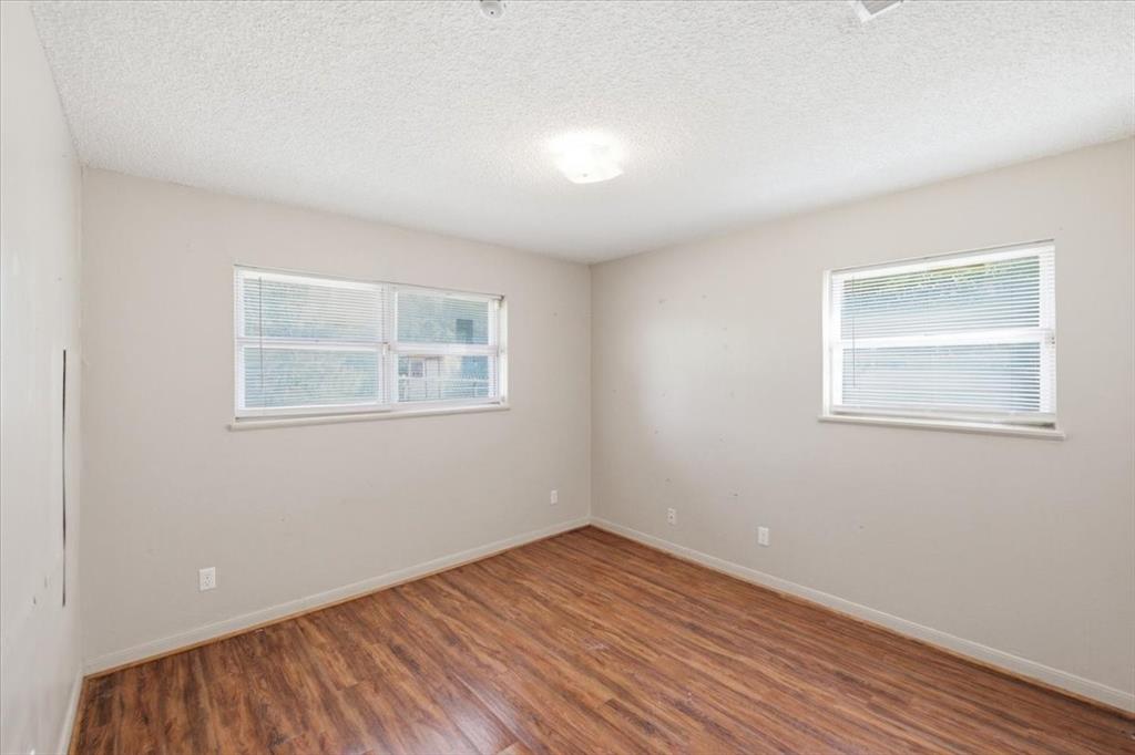 710 E Avenue A Property Photo 17