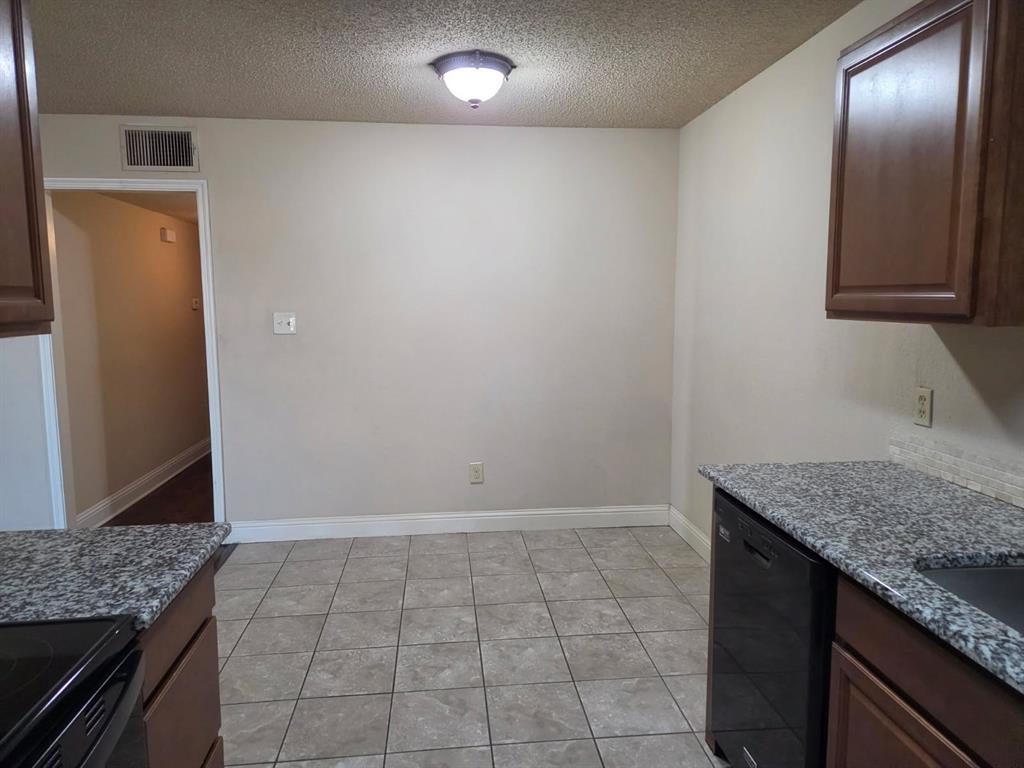 7326 Ne Loop 820 Property Photo 3