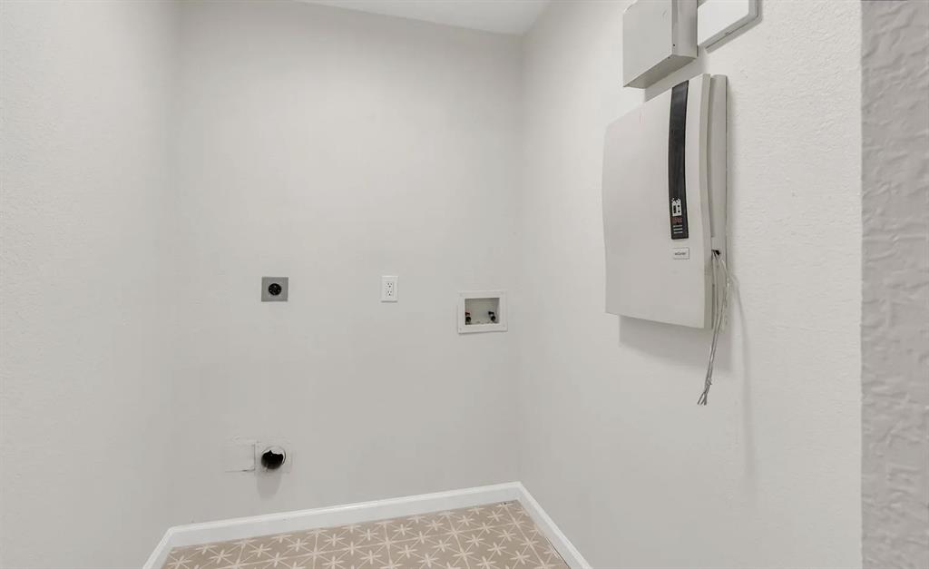 438 Stanley Falls Drive Property Photo 8