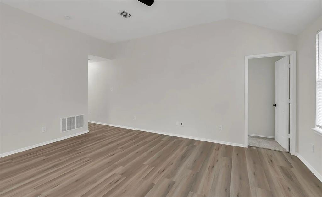 438 Stanley Falls Drive Property Photo 11