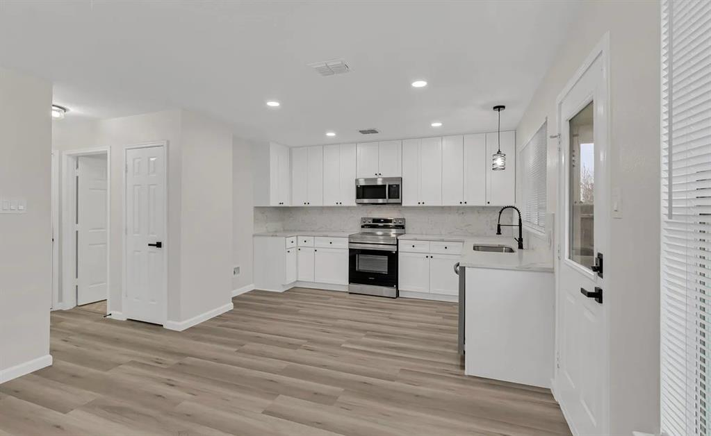 438 Stanley Falls Drive Property Photo 12
