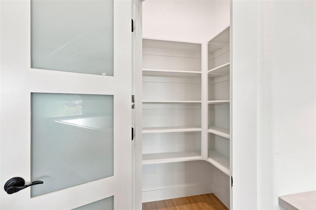 300 Spanish Oak Court Property Photo 15