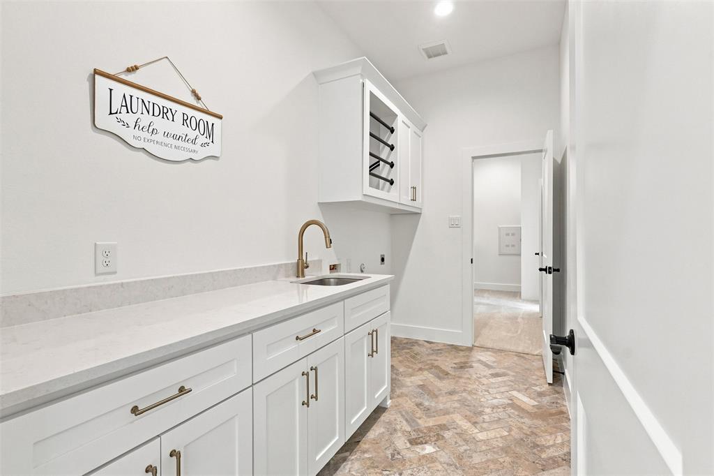 300 Spanish Oak Court Property Photo 18