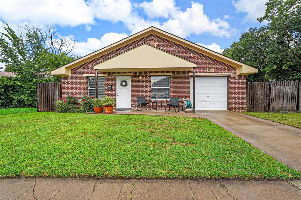 2833 Gordon Avenue Property Photo 1