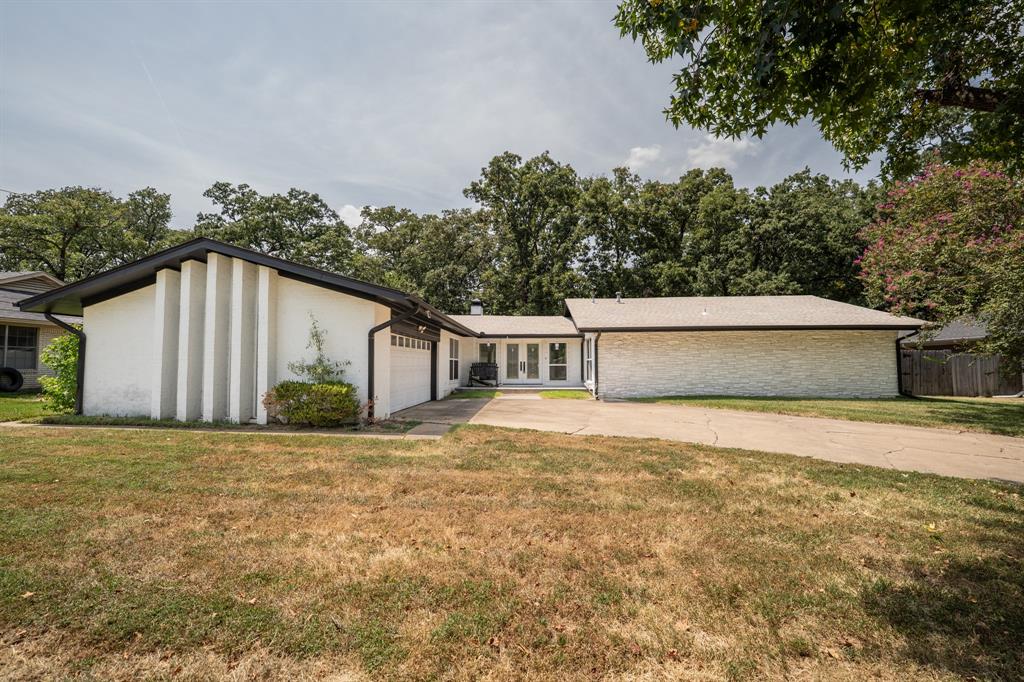 316 Woodcrest Circle Property Photo 1