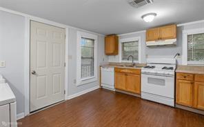 814 Lee Street Property Photo 11