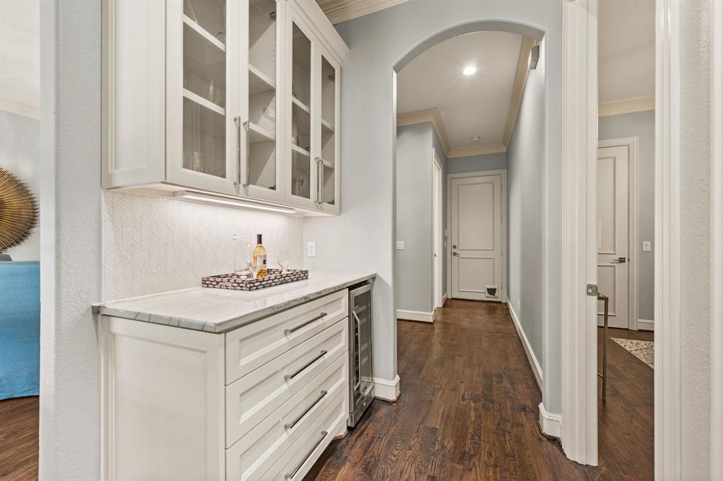 4472 Donegal Drive Property Photo 13