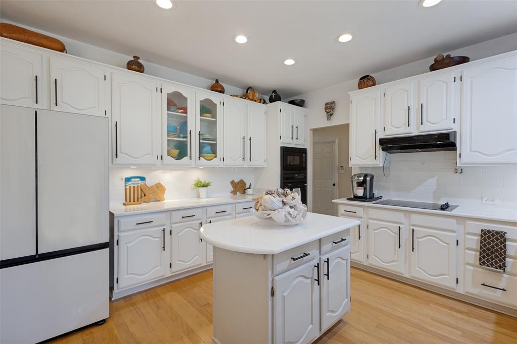 5817 Louisville Drive Property Photo 1