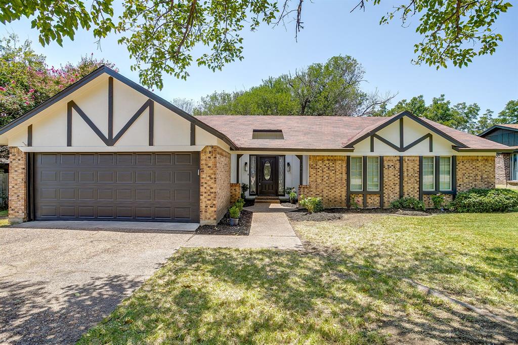 105 Lakeway Drive Property Photo 1