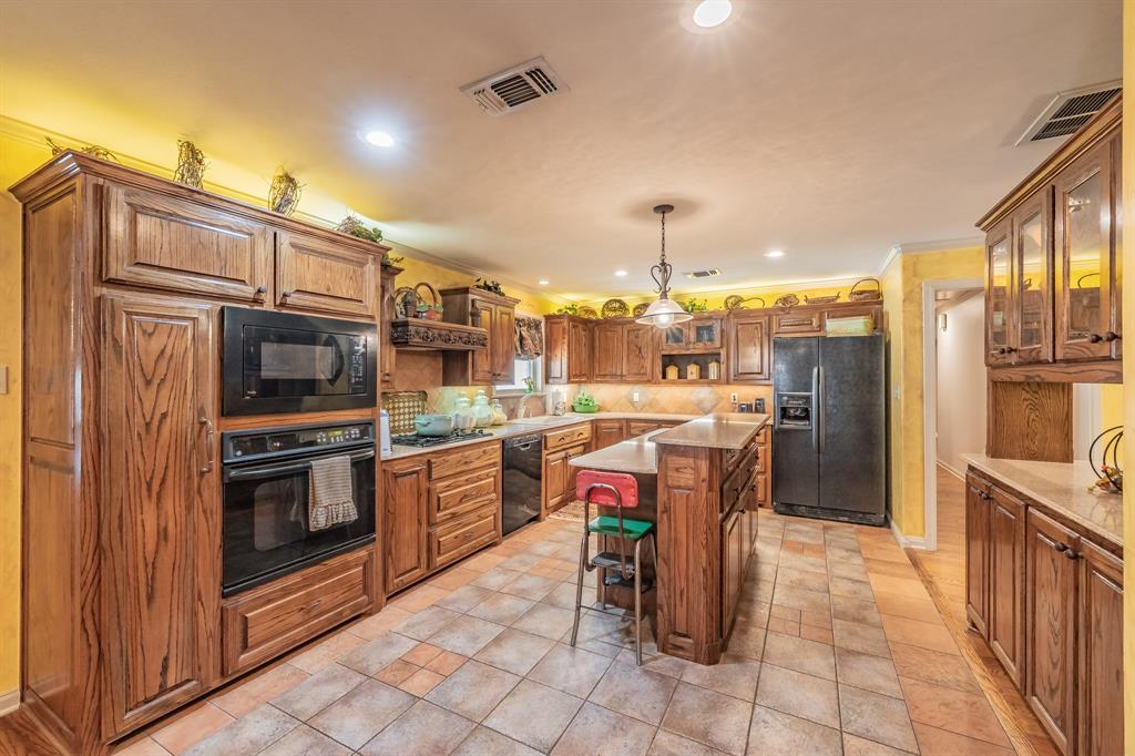 300 Shoreline Drive Property Photo 10