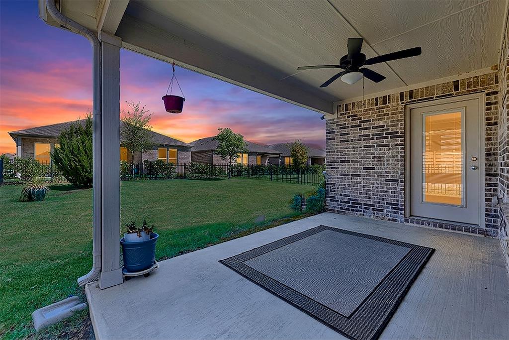 913 Rough Hollow Drive Property Photo 2