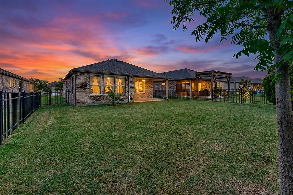 913 Rough Hollow Drive Property Photo 3