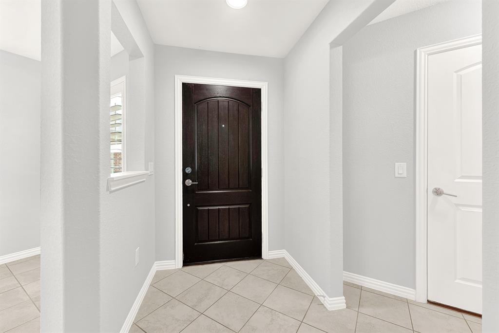 913 Rough Hollow Drive Property Photo 5