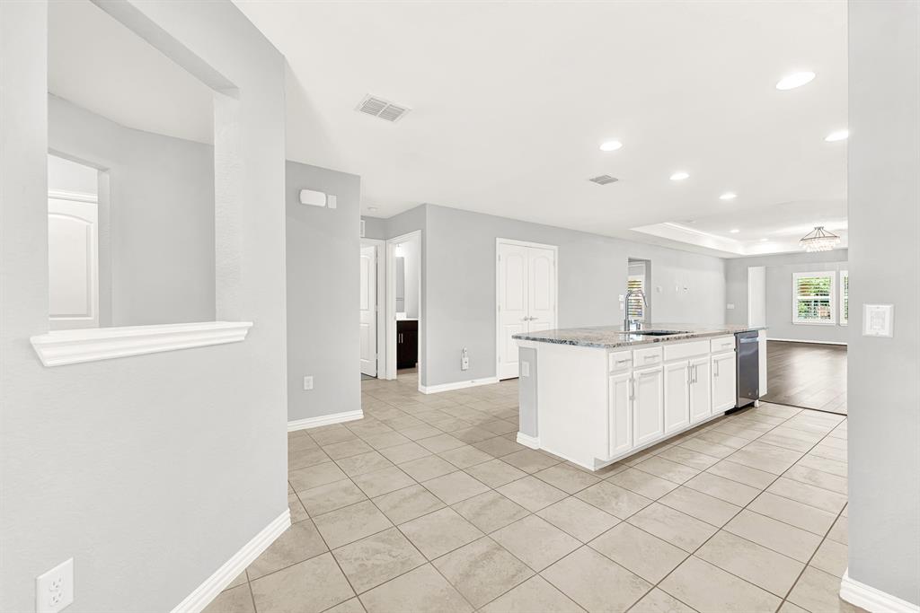 913 Rough Hollow Drive Property Photo 6