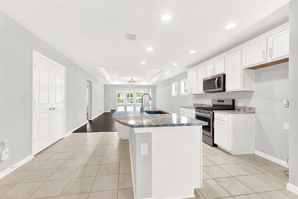 913 Rough Hollow Drive Property Photo 7