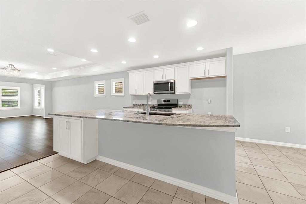 913 Rough Hollow Drive Property Photo 8