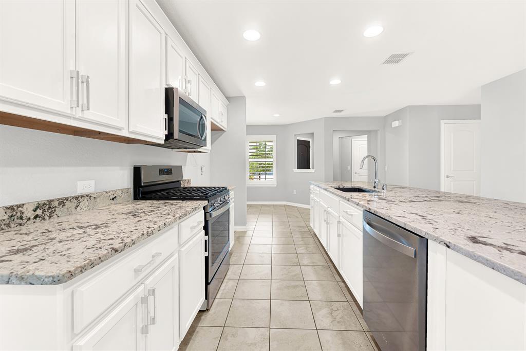 913 Rough Hollow Drive Property Photo 11