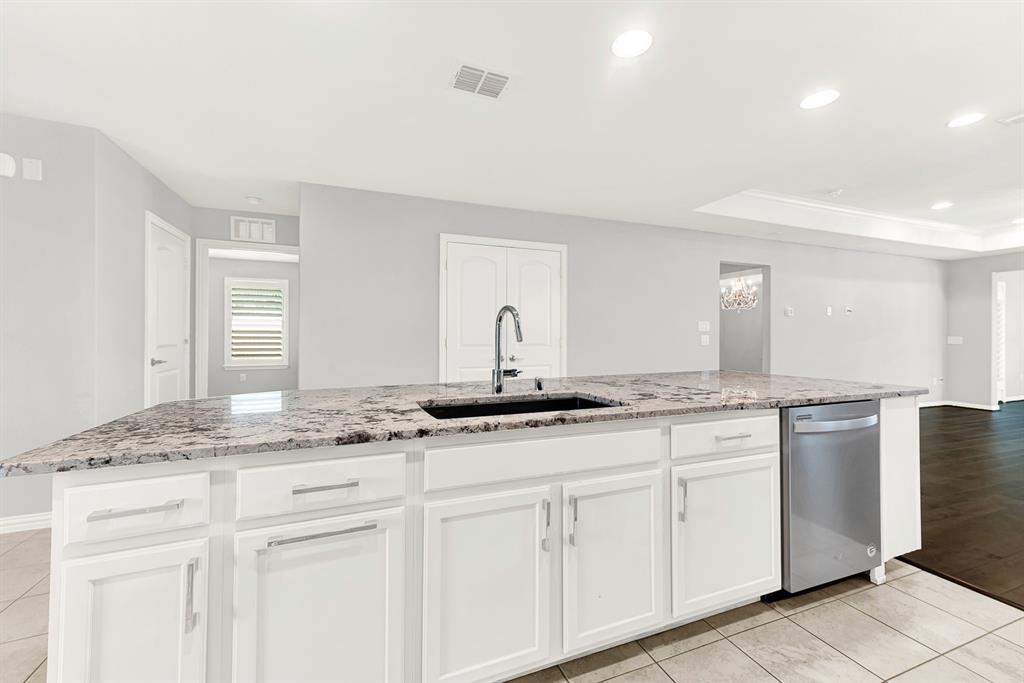 913 Rough Hollow Drive Property Photo 13