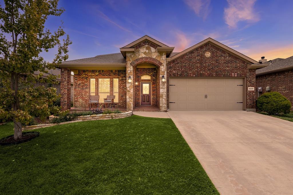 3237 Tamarack Lane Property Photo 1