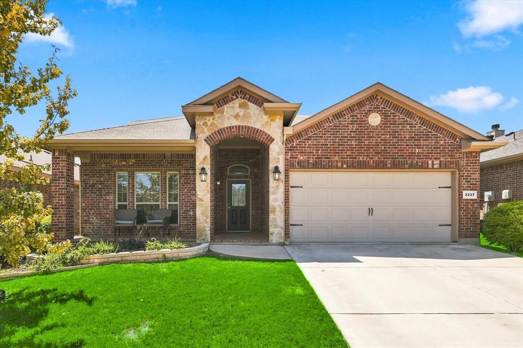 3237 Tamarack Lane Property Photo 1