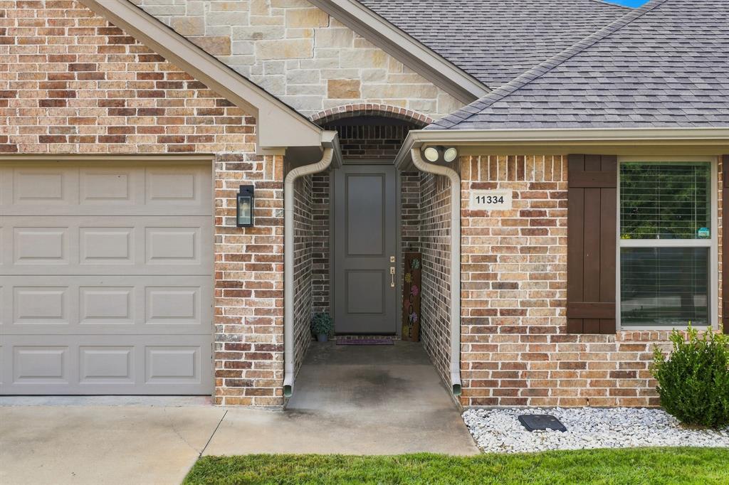 11334 Windsor Park Drive Property Photo 5