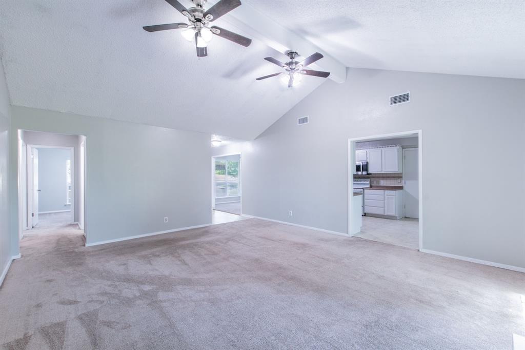 2911 Persimmon Drive Property Photo 4