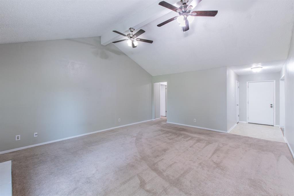 2911 Persimmon Drive Property Photo 5