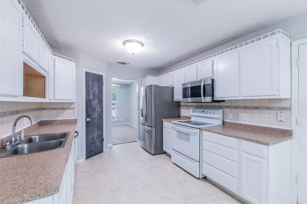 2911 Persimmon Drive Property Photo 6