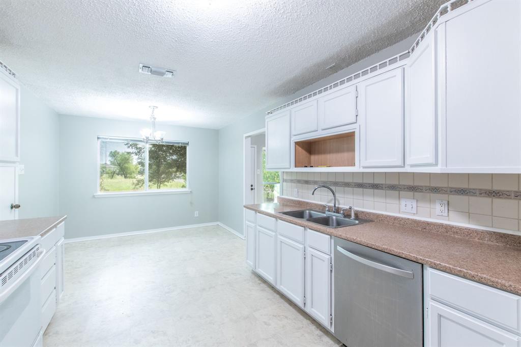 2911 Persimmon Drive Property Photo 7